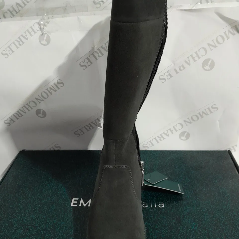 BOXED PAIR OF EMU AUSTRALIA MOONTA HIGH BOOTS DARK GREY SIZE 3