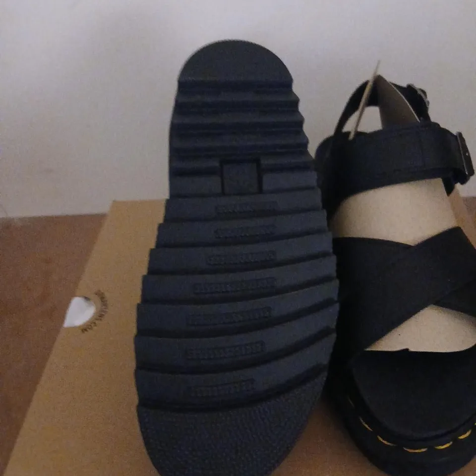 DR. MARTENS VOSS II SANDALS - BLACK (EU 39) UK 6