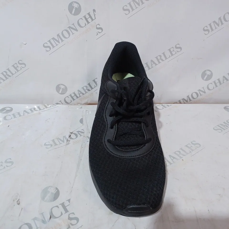 NIKE BLACK TRAINERS - UK 9