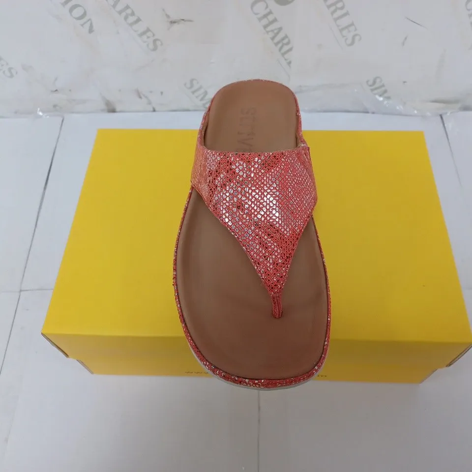 BOXED PAIR OF STRIVE SANDALS WITH PINK METALIC TOE STRAP SIZE UK 6