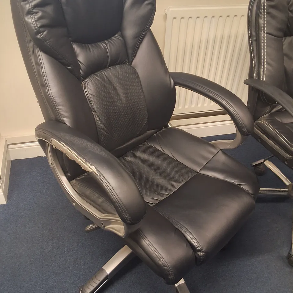 LOT OF 4 ASSORTED OFFICE CHAIRS 