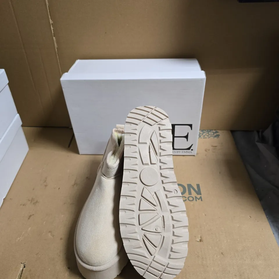 E SHOES BY EMMA CREAM SUEDE ANKLE BOOTS WITH SHEARLING LINING -UK SIZE 8