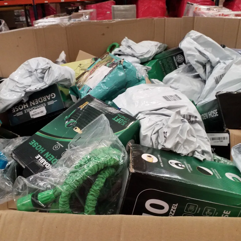PALLET OF ASSORTED GARDEN HOSES 