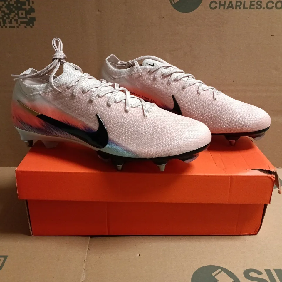 BOXED PAIR OF NIKE UNITED AIR ZOOM FOOTBALL BOOTS IN SALMON/ORANGE/PURPLE SIZE UK 10