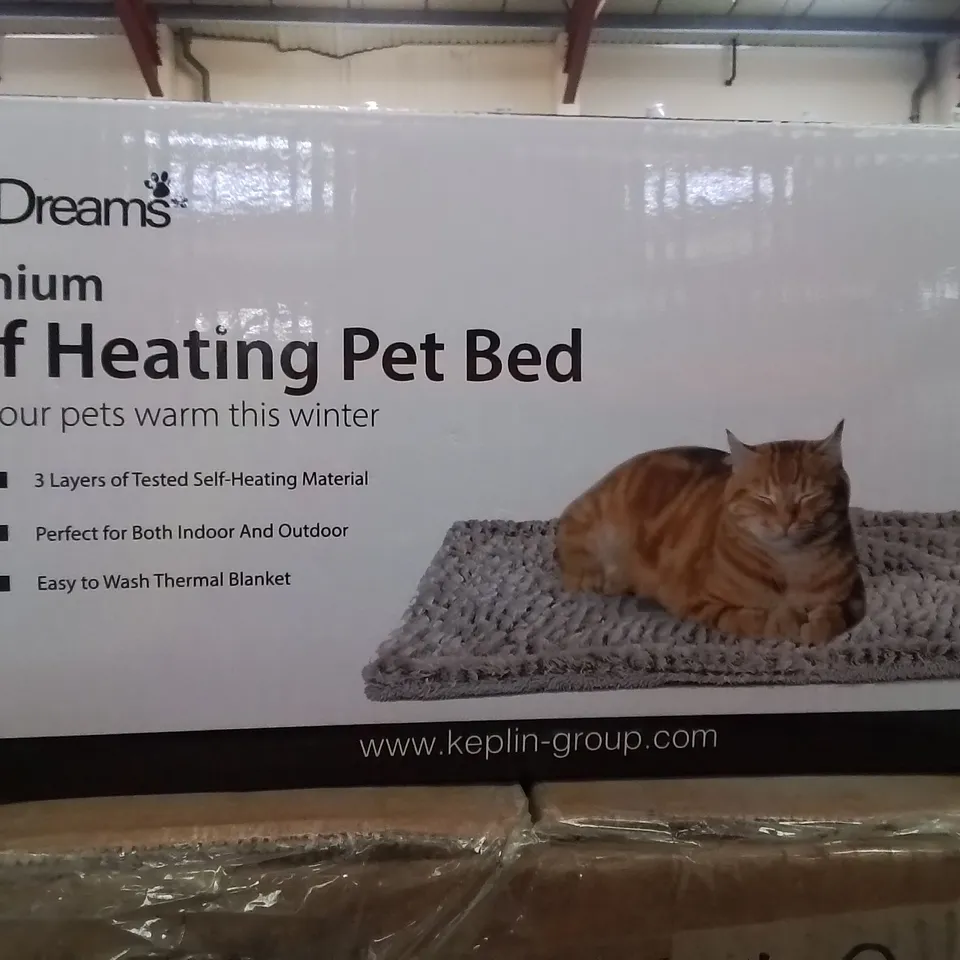 BOXED FURDREAMS SELF HEATING PET BED APPROXIMATELY 12