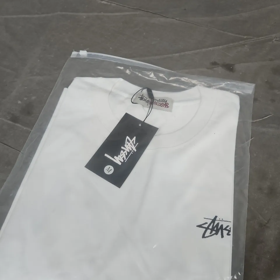 STÜSSY WHITE T-SHIRT – SIZE M