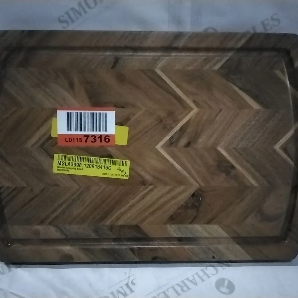 WOODEN CHOPPING BOARD