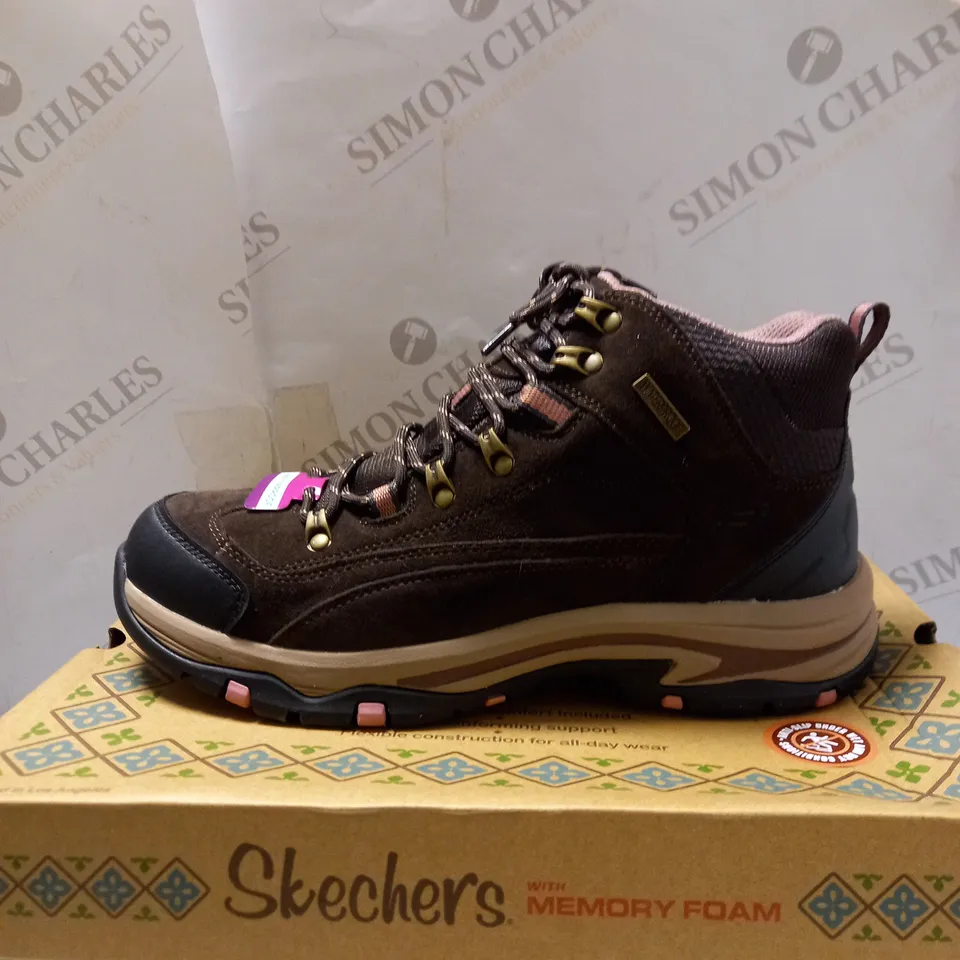 SKECHERS WATERPROOF CHOCOLATE BOOTS - UK SIZE 8