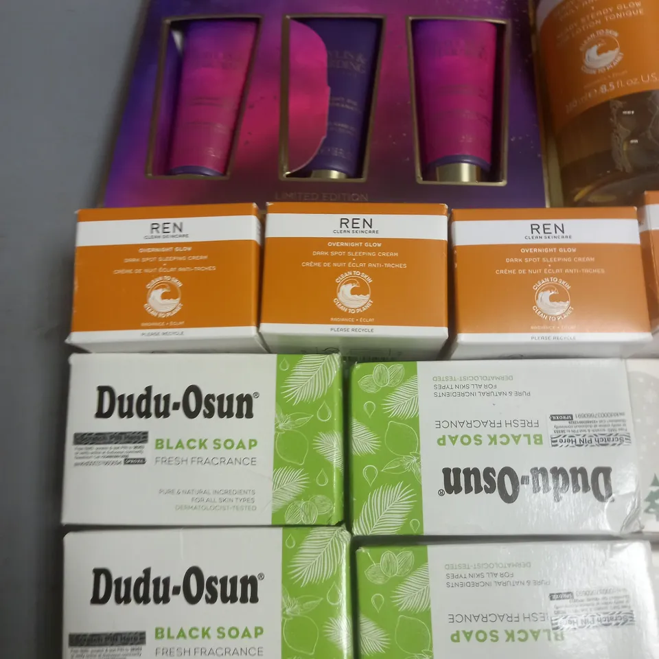 LOT OF APPROXIMATELY 30 ASSORTED HEALTH AND BEAUTY ITEMS TO INCLUDE DUDU-OSUN BLACK SOAP, REN AHA TONIC AND NAIL DECORATIONS