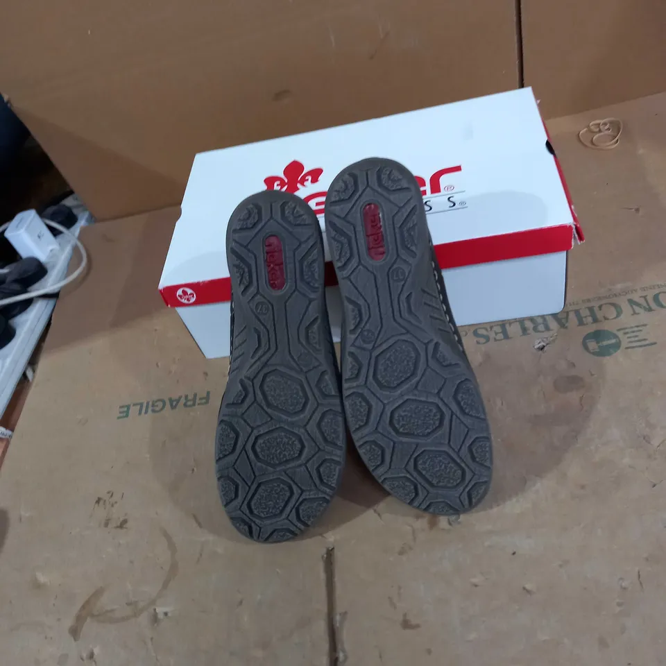 RIEKER CHELSEA BOOTS SIZE 4