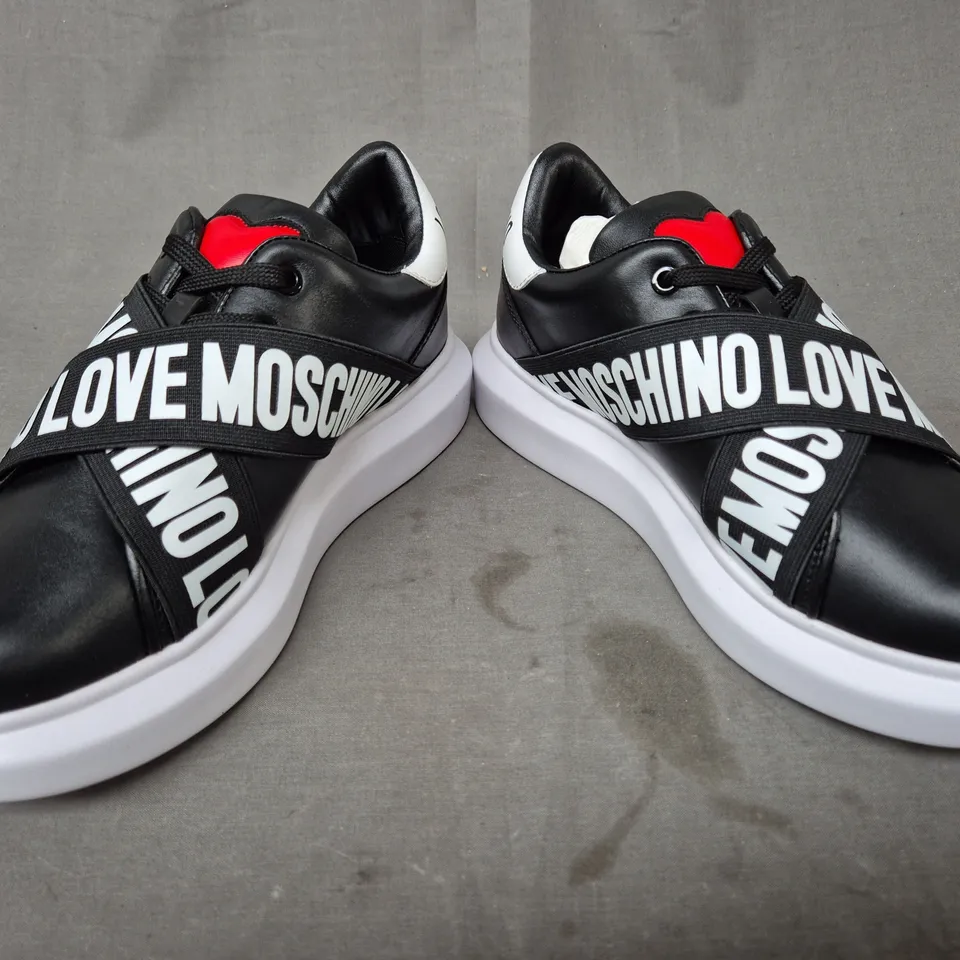 BOXED PAIR OF LOVE MOSCHINO SHOES IN BLACK/WHITE/RED UK SIZE 5