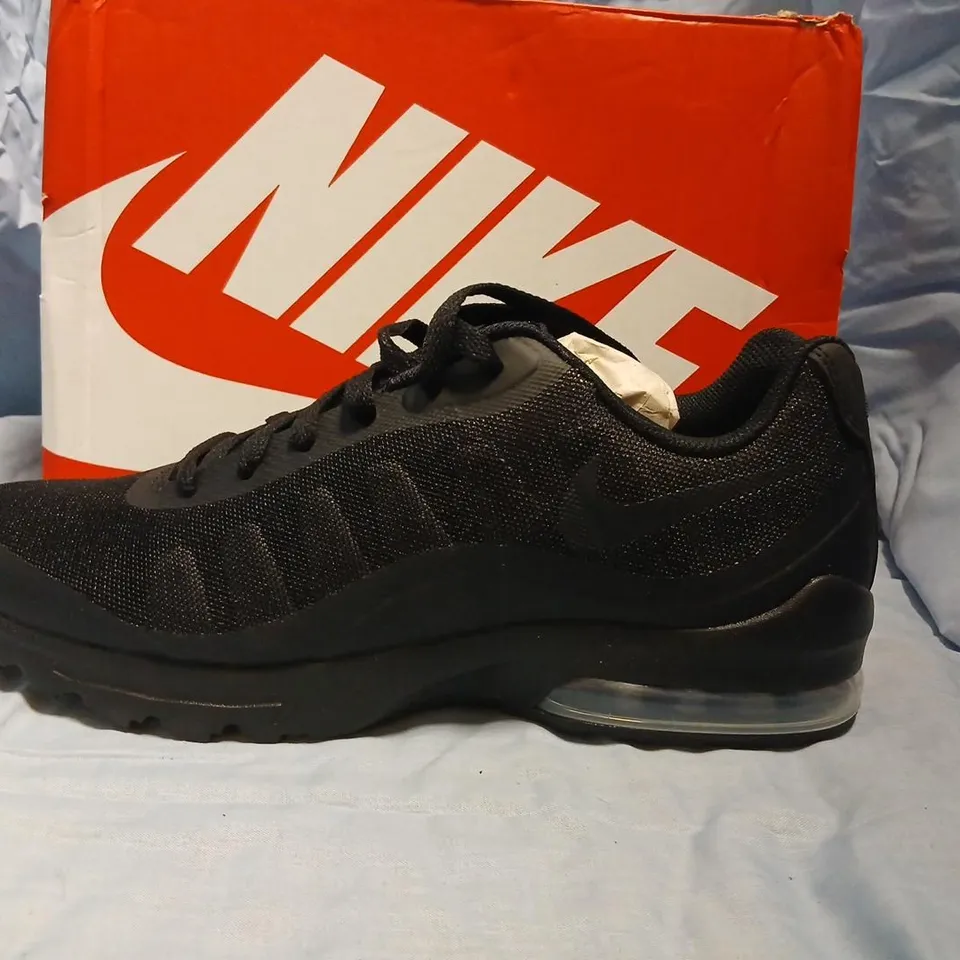 NIKE AIR MAX INVIGOR SNEAKER BLACK/BLACK – UK 10 (EU 45) 