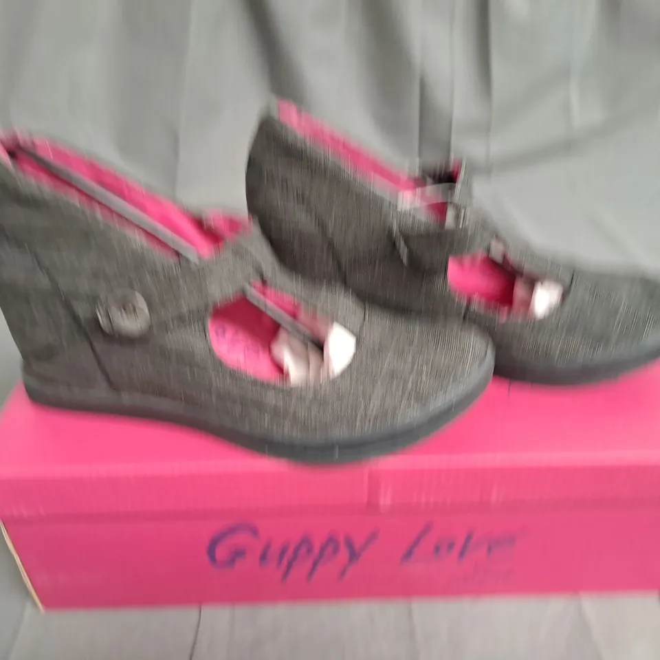 BOX OF APPROXIMATELY 12 PAIRS OF BLACK GUPPY LOVE WEDGE SHOES IN VARIOUS SIZES 