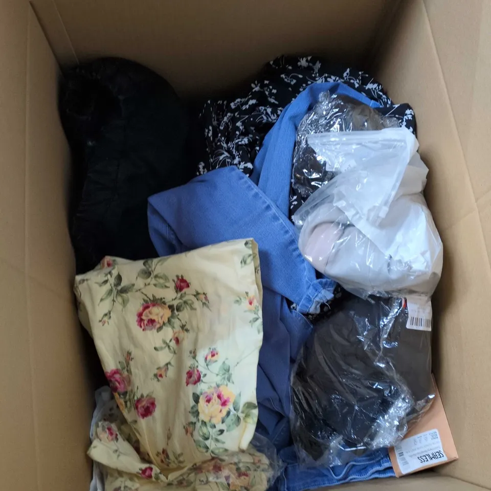 BOX OF APPROXIMATELY 25 ASSORTED CLOTHING ITEMS INCLUDING BLACK JEANS , FLORAL PATTERN CARDIGAN AND VATAN BELT