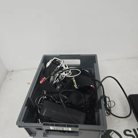 TOTE OF APPROXIMATELY 12 ASSORTED ITEMS TO INCLUDE: EE ROUTER