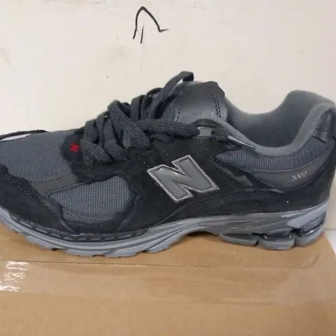 NEW BALANCE GREY TRAINERS SIZE 10.5