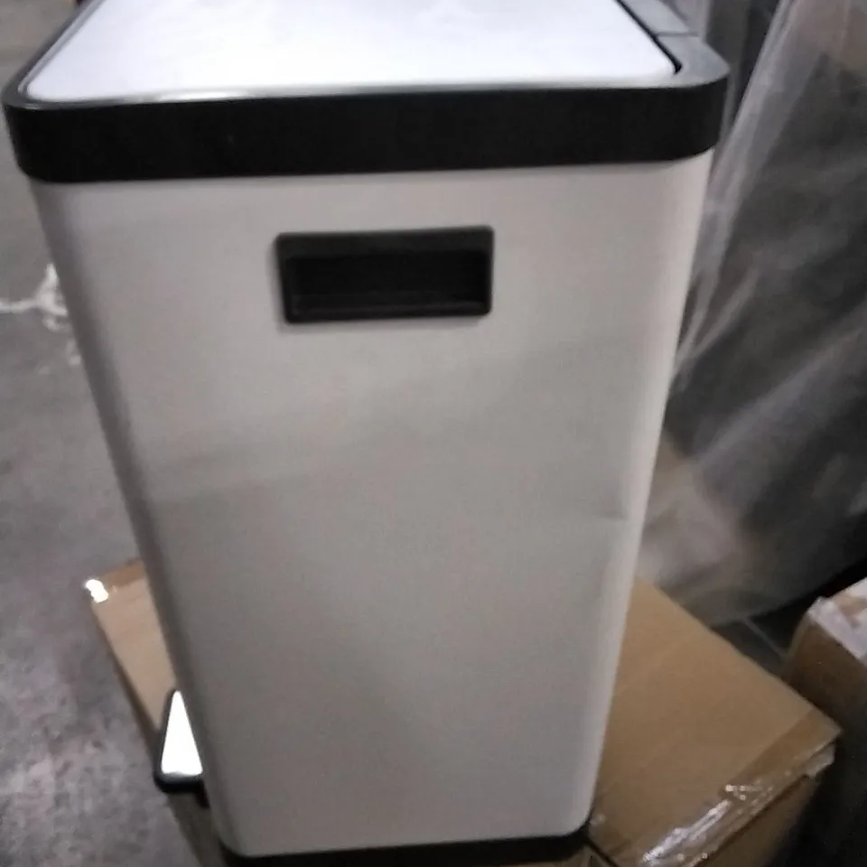 WHITE METAL 2-SECTION PEDAL BIN