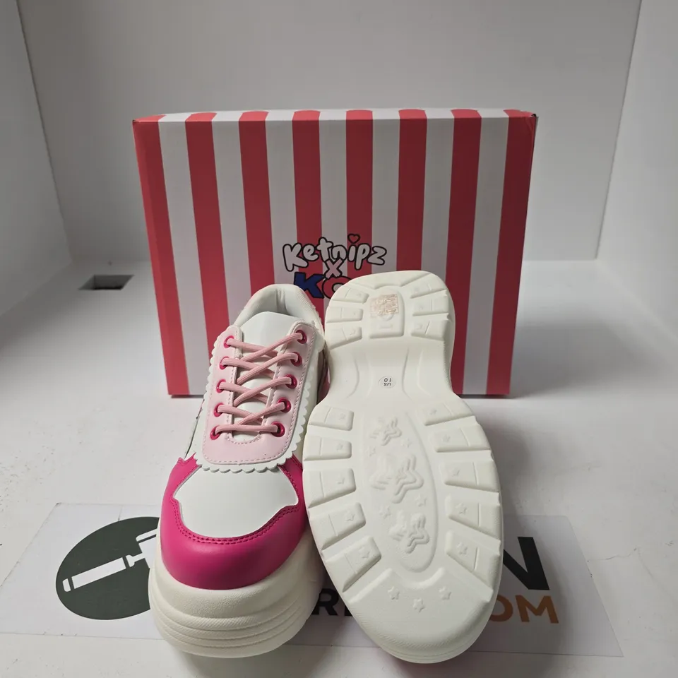 BOXED KETNIPZ X KOI WOMEN'S PINK & WHITE PLATFORM SNEAKERS – BOXED - US 10