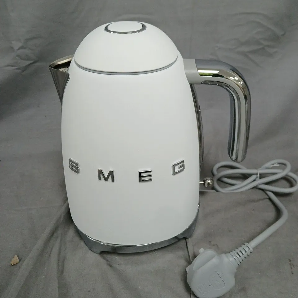 SMEG KLF03WHMUK 1.7L RETRO STYLE JUG KETTLE