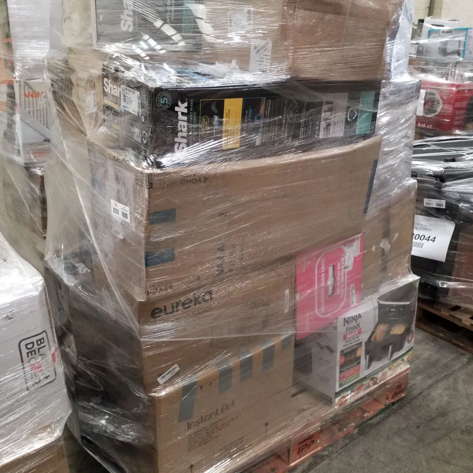 PALLET OF APPROXIMATELY 25 UNPROCESSED RAW RETURN HOUSEHOLD AND ELECTRICAL GOODS TO INCLUDE;