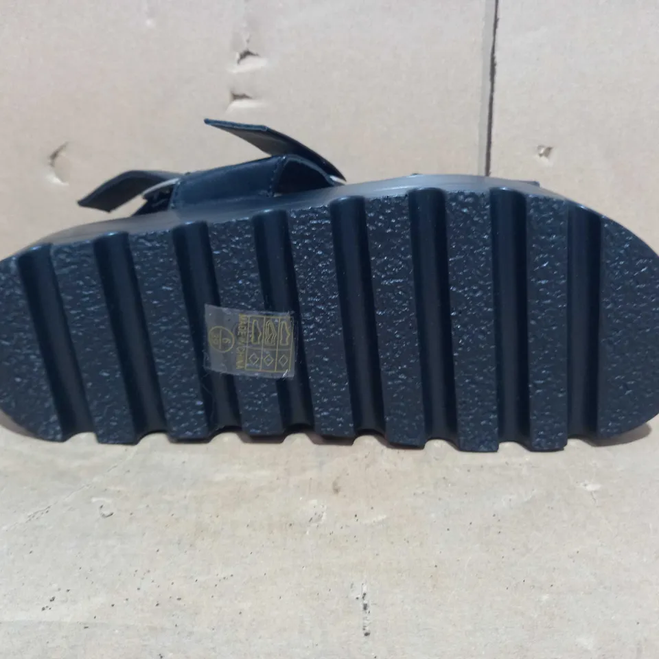 BOXED PAIR OF NASTY GAL SANDALS IN BLACK WITH FAUX LEATHER STRAPS UK SIZE 6