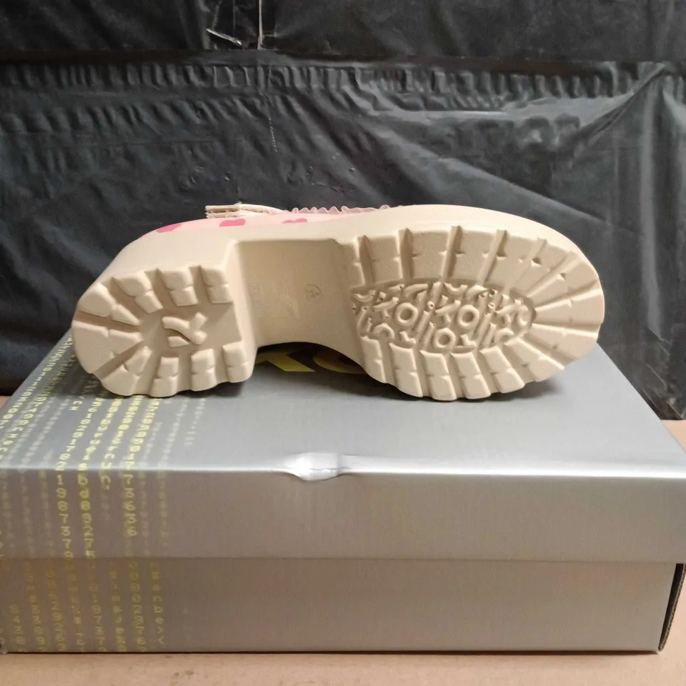 KOI TIRA MELANIE SWEETHEART MARY JANE SHOES PINK SIZE 4