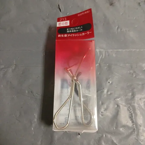 APPROXIMATELY 20 EYELASH CURLERS