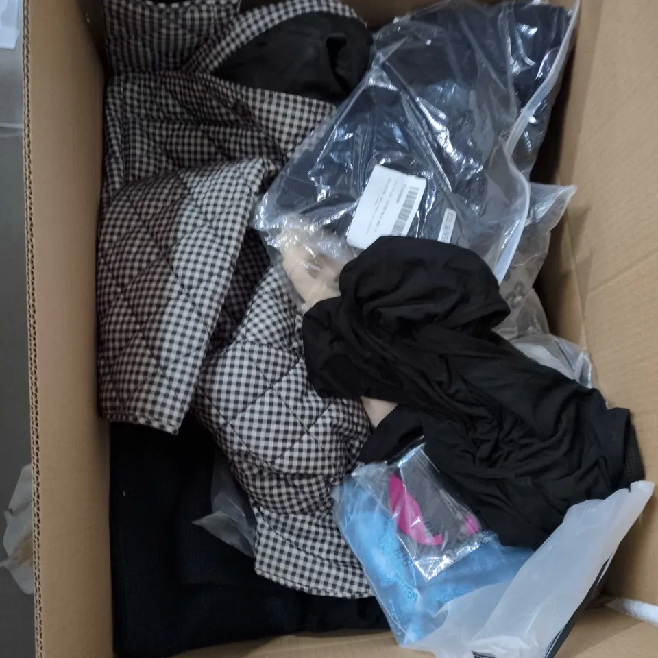 BOX OF APPROXIMATELY 20 ASSORTED ITEMS TO INCLUDE: SALTROCK SHIRT AND NEW LOOK FLUFFY GILLET 