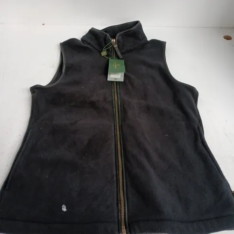 HOLLAND COOPER COUNTRY FLEECE GILET IN BLACK - LARGE