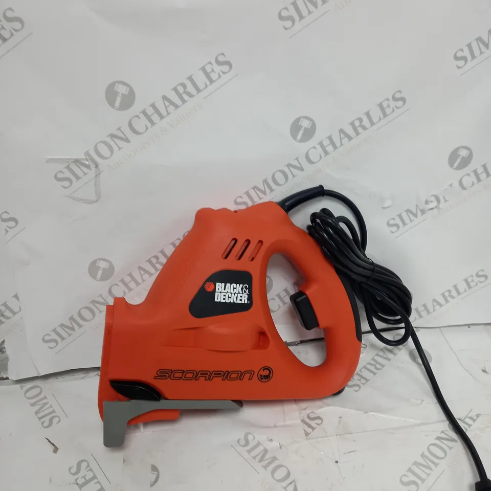 BLACK AND DECKER 400W SCORPION POWERED HANDSAW