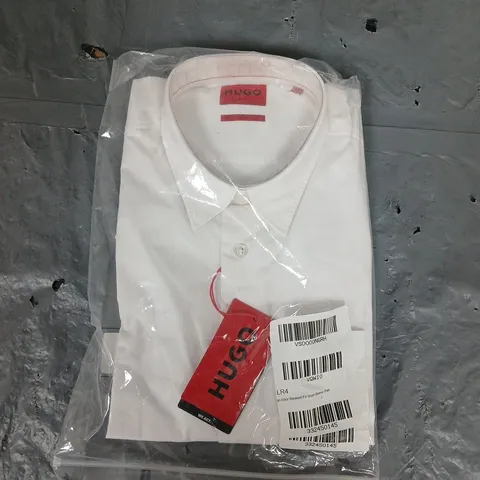 BAGGED HUGO EBOR RELAXED FIR SHORT SLEEVE SHIRT IN WHITE - LARGE