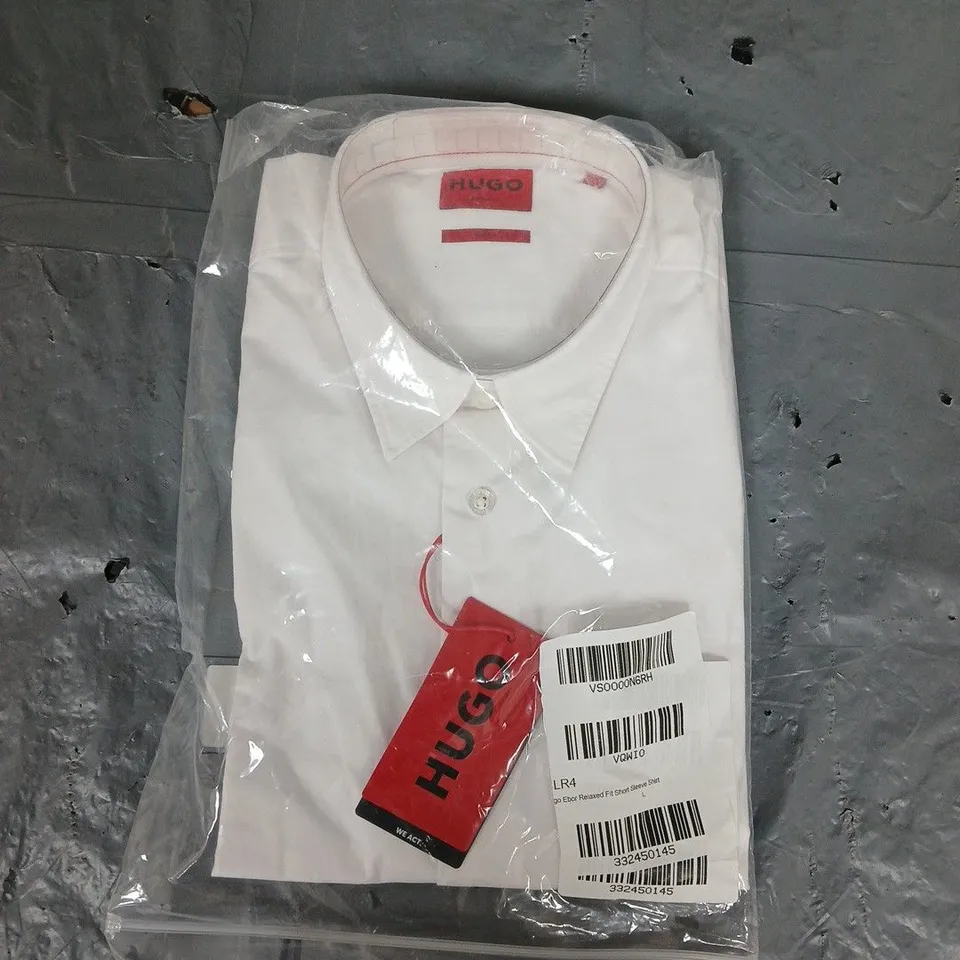 BAGGED HUGO EBOR RELAXED FIR SHORT SLEEVE SHIRT IN WHITE - LARGE