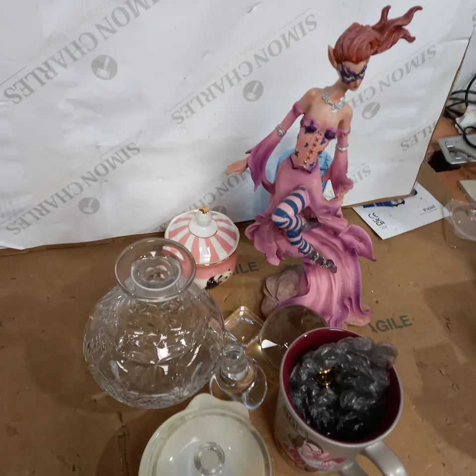 LOT OF ASSORTED HOUSEHOLD ITEMS TOO INCLUDE MUGS AND GLASSES 
