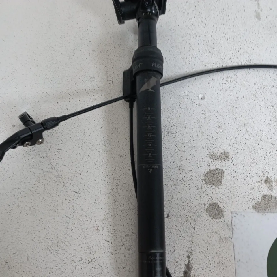 BICYCLE DROPPER SEATPOST WITH REMOTE LEVER