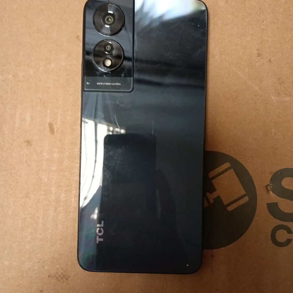 TCL 505 SMARTPHONE IN BLACK