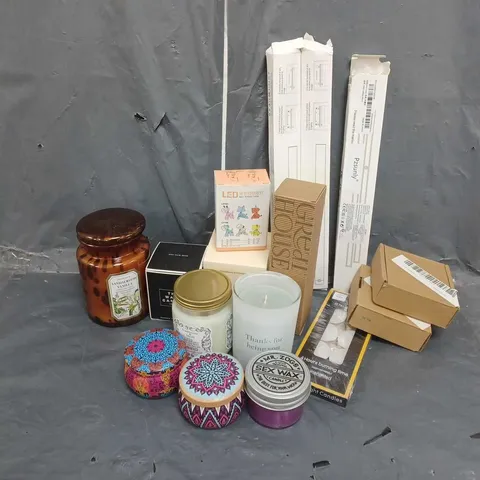 APPROXIMATELY 15 ASSORTED ITEMS TO INCLUDE SMART CABINET LIGHT, FRAGRANCED CANDLE, TEALIGHT