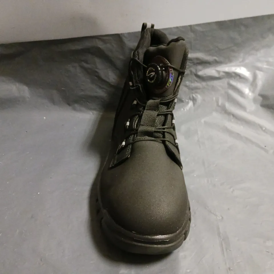 BOXED PAIR OF UNBRANDED SAFETY SHOES IN BLACK SIZE EU 48