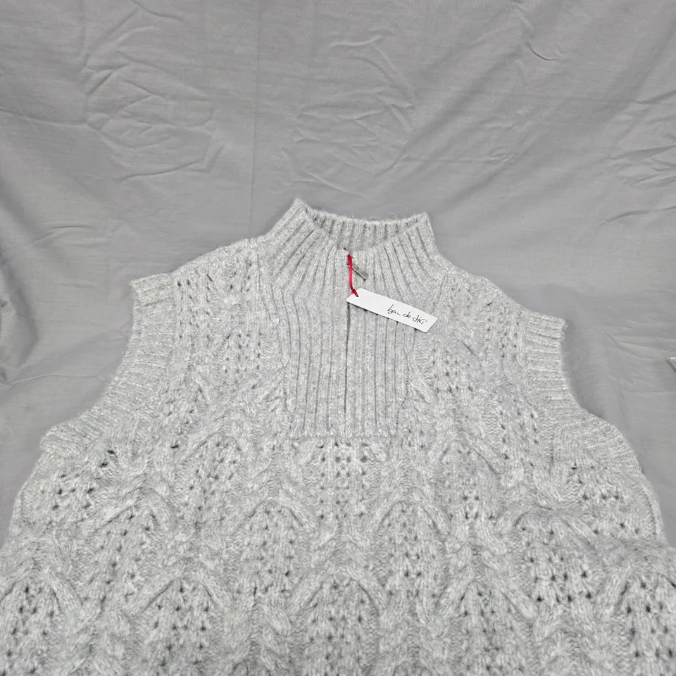 BEN DE LISI WOMEN'S GREY CABLE-KNIT SLEEVELESS VEST, SIZE L