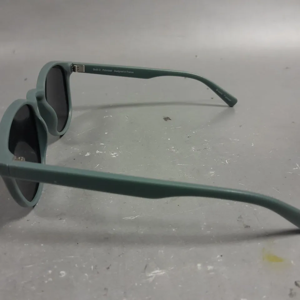 DBYD POLARISED GLASSES WITH GREEN FRAME IN CASE
