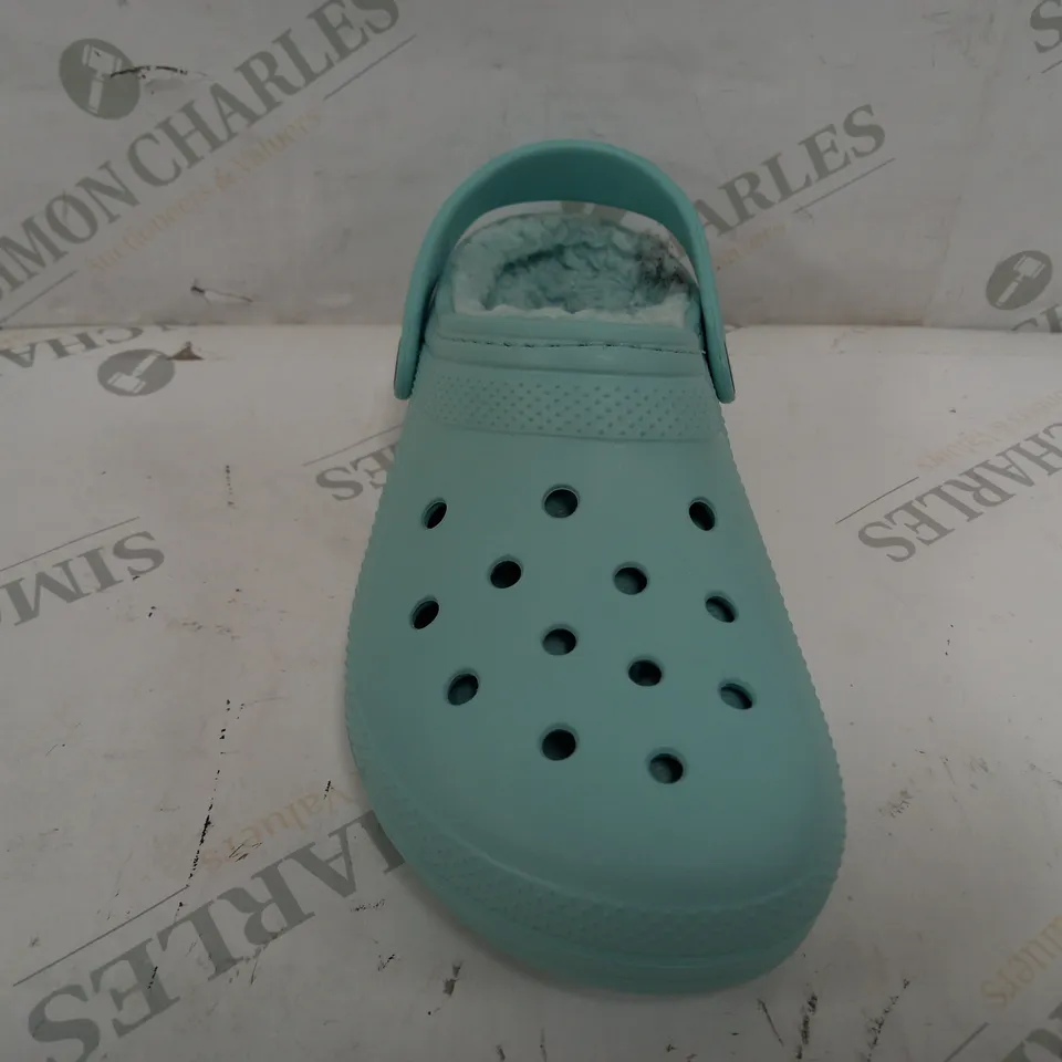CROCS CLOGS IN LIGHT BLUE WITH FUR LINING - SIZE 6