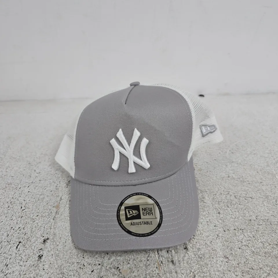 NEW ERA ADJUSTABLE BASEBALL CAP – GREY WITH NY YANKEES LOGO