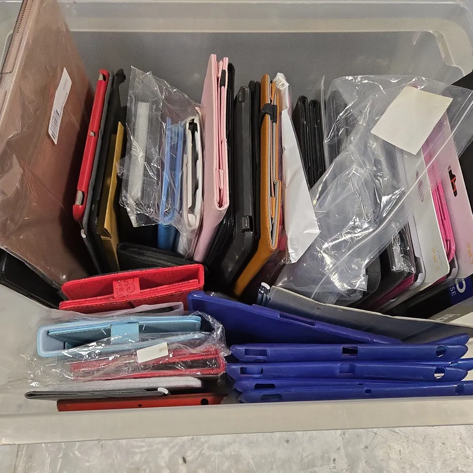 APPROXIMATELY 25 ASSORTED PROTECTIVE TABLET CASES - COLLECTION ONLY 