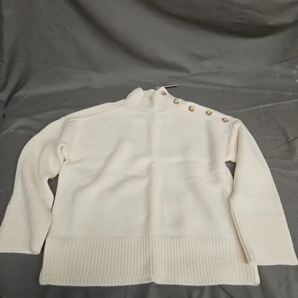 ABERCROMBIE & FITCH LONG SLEEVE SWEATER IN CREAM - SMALL