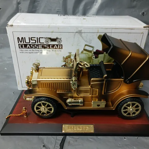 BOXED MUSIC CLASSIC CAR ORNAMENT