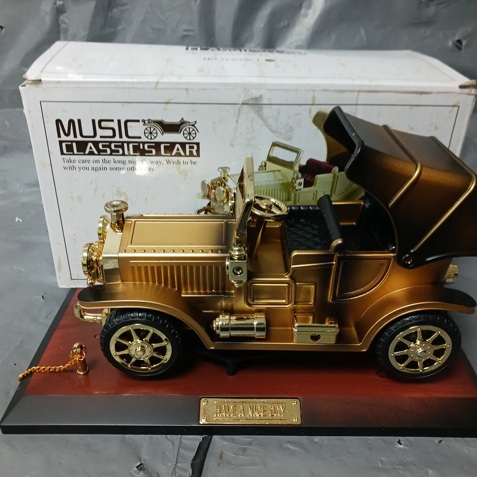 BOXED MUSIC CLASSIC CAR ORNAMENT