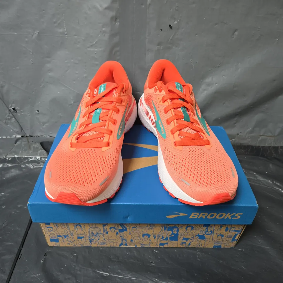 BOXED PAIR OF BROOKS ADRENALINE GTS 22 WOMENS TRAINERS IN ORANGE MULTI - UK 6