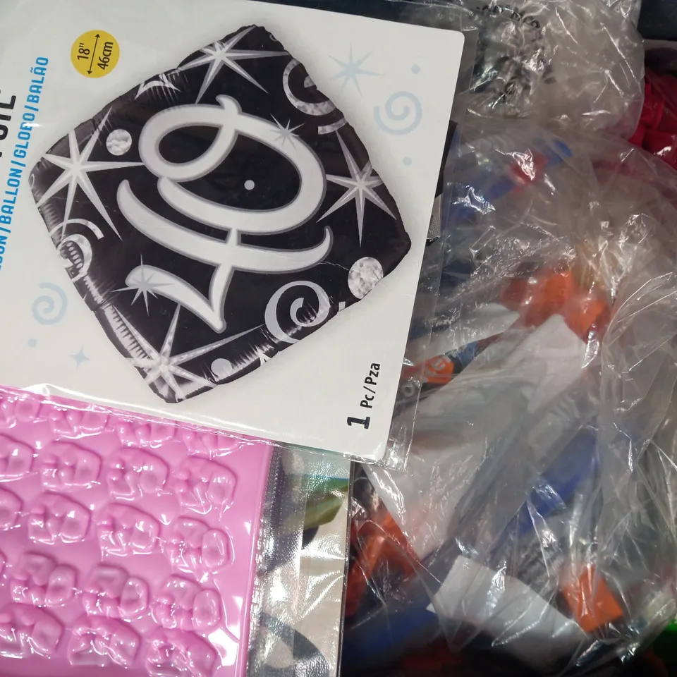 LOT OF APPROXIMATELY 10 ASSORTED TOYS AND GAMES TO INCLUDE BASEBALL TEAM BADGES, WINDOW MARKERS, CHRISTMAS TREE DECORATION, ETC
