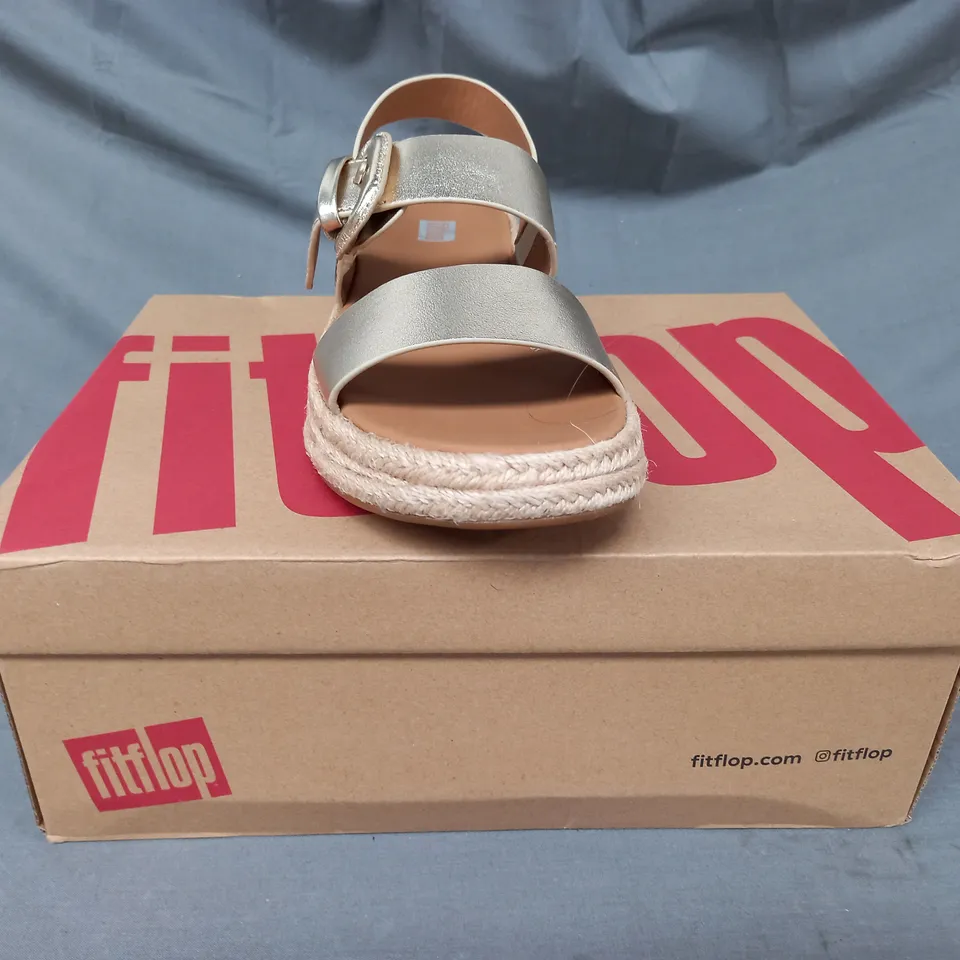 BOXED PAIR OF FITFLOP PLATFORM SANDALS IN METALLIC GOLD UK SIZE 4