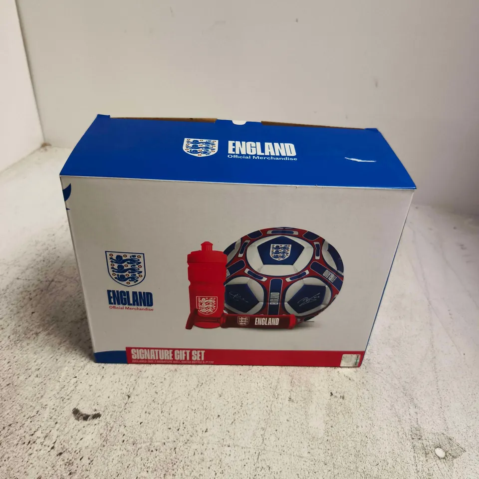 BOXED ENGLAND SIGNATURE GIFT SET