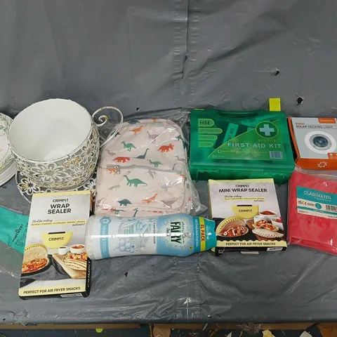 BOX OF APPROXIMATELY 12 ASSORTED ITEMS TO INCLUDE -FIRST AID KIT, DECKING LIGHTS, AND BIRTHDAY PLATES ETC. 